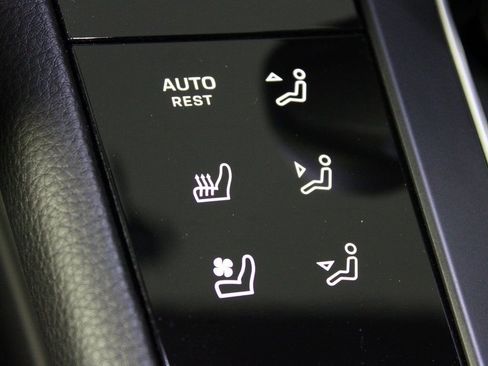 Certified 2025 Porsche Macan image 29