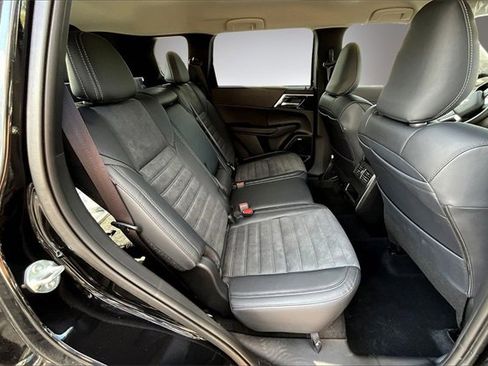 New 2025 Mitsubishi Outlander SE image 25