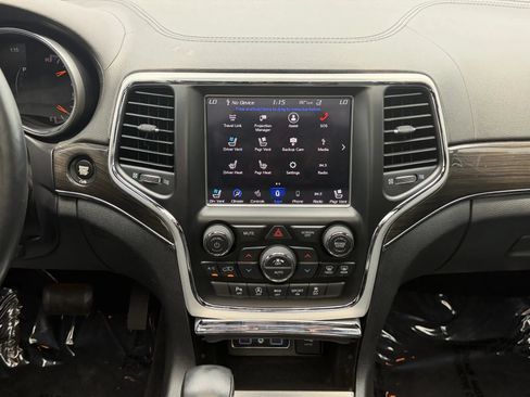 Used 2018 Jeep Grand Cherokee Overland w/ Interior Metal Package RWD image 20