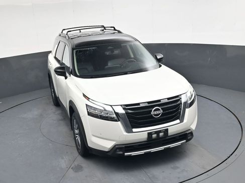 Used 2024 Nissan Pathfinder SL image 29