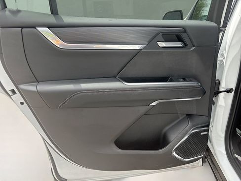 Used 2025 GMC Acadia Elevation FWD image 18