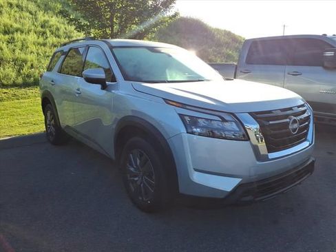 Used 2025 Nissan Pathfinder SV AWD/4WD image 9