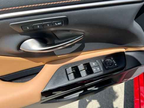 Certified 2025 Lexus ES 300h w/ Technology Package FWD image 11