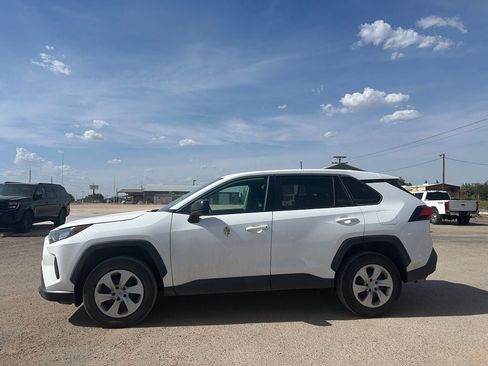Used 2022 Toyota RAV4 LE FWD image 16