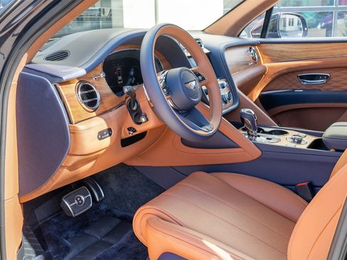 Used 2024 Bentley Bentayga image 5