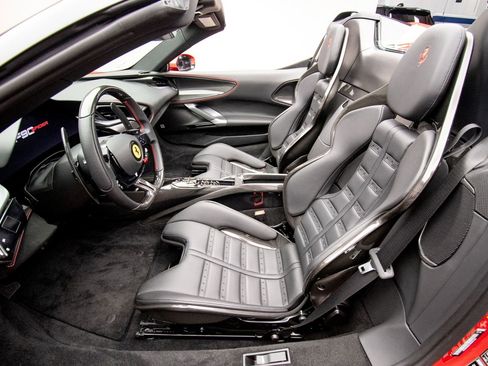 Used 2022 Ferrari SF90 Spider AWD/4WD image 21