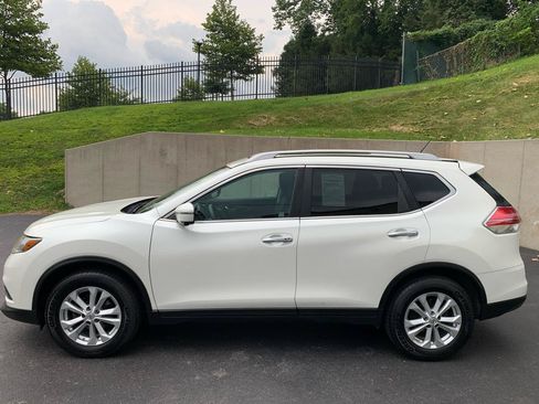 Used 2016 Nissan Rogue SV w/ SV Premium Package FWD image 2