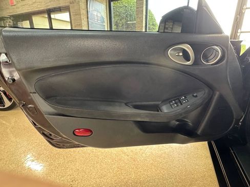 Used 2016 Nissan 370Z Touring RWD image 12