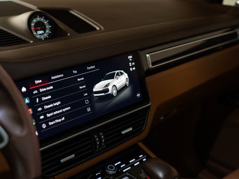 Certified 2023 Porsche Cayenne GTS AWD/4WD image 21