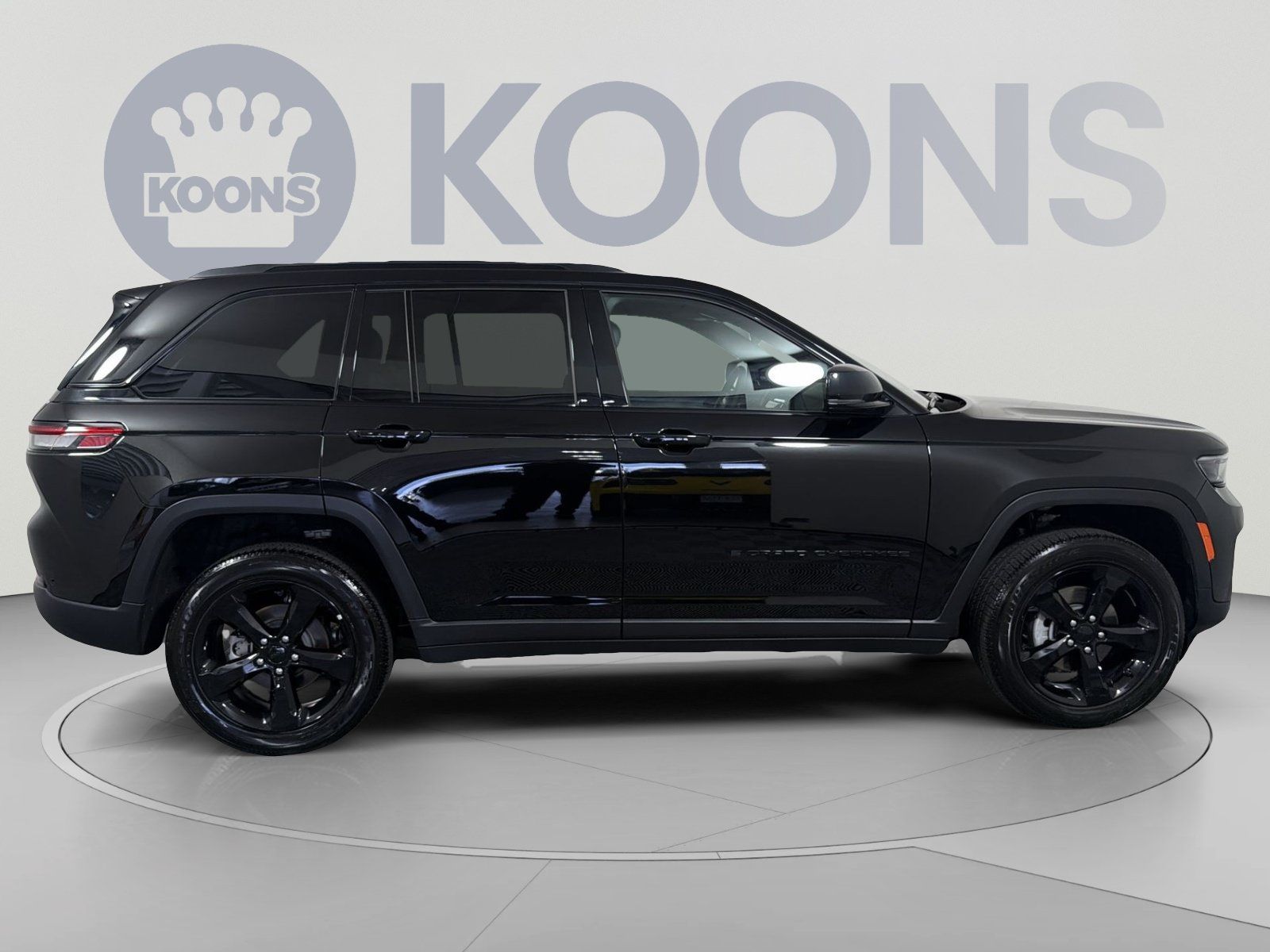 Used 2025 Jeep Grand Cherokee 4WD image 8