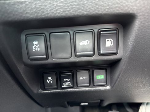 Used 2018 Nissan Rogue SV w/ Premium Package AWD/4WD image 27