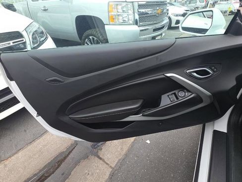 Used 2017 Chevrolet Camaro SS image 9