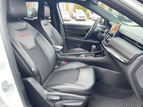 Used 2025 Jeep Compass Trailhawk image 35