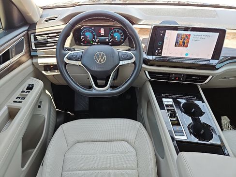 Used 2025 Volkswagen Atlas SEL image 6