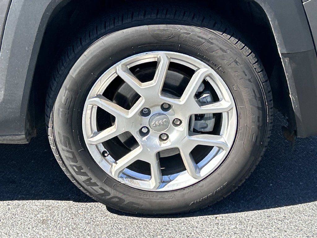 Used 2020 Jeep Renegade Latitude FWD image 10