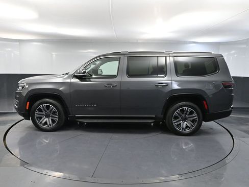 Used 2024 Jeep Wagoneer Series II w/ Flexible Seating Group AWD/4WD image 9