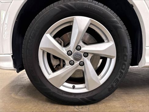 Used 2020 Audi Q3 2.0T Premium w/ Convenience Package AWD/4WD image 11