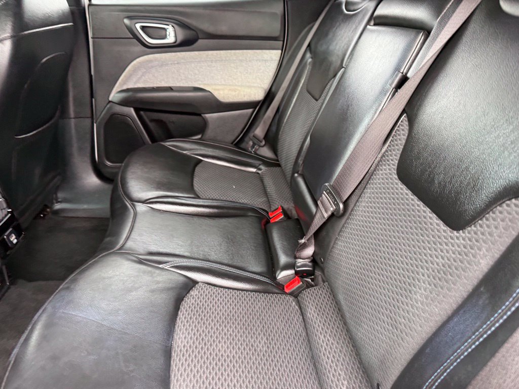 Used 2023 Jeep Compass Latitude AWD/4WD image 42