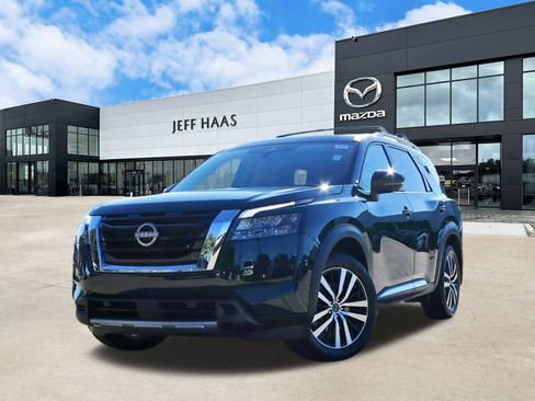 Used 2025 Nissan Pathfinder Platinum w/ Cargo Package image 1