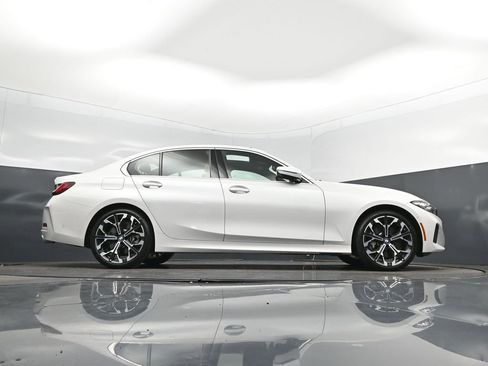 Certified 2025 BMW 330i Sedan RWD image 43