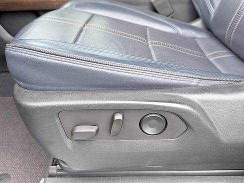 Used 2022 Chevrolet Silverado 1500 High Country w/ Technology Package image 23