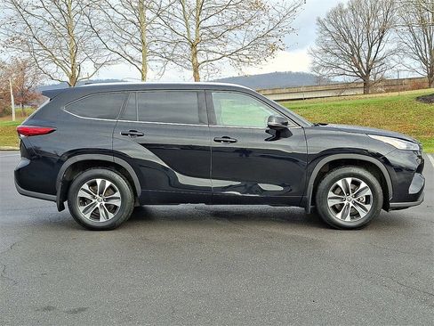 Used 2020 Toyota Highlander XLE image 8