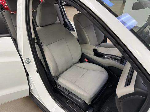 Used 2022 Honda HR-V LX image 10