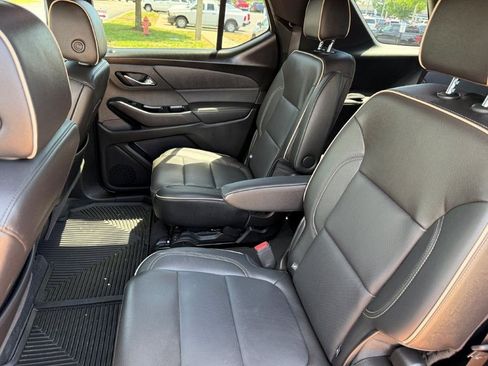 Used 2023 Chevrolet Traverse Premier AWD/4WD image 18