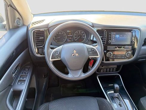 Used 2019 Mitsubishi Outlander SE AWD/4WD image 21