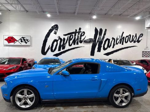 Used 2010 Ford Mustang GT RWD image 2