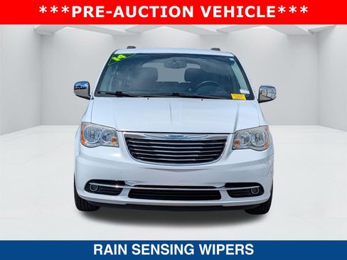 Used 2014 Chrysler Town & Country Touring-L FWD image 9