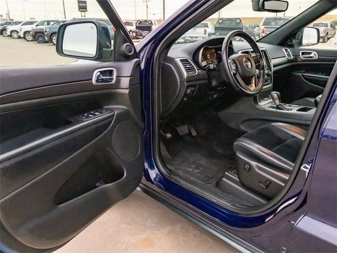 Used 2018 Jeep Grand Cherokee Laredo image 28