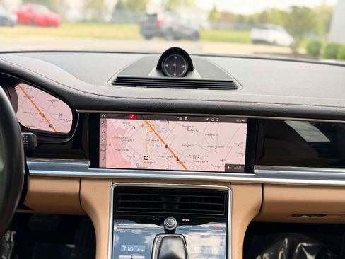 Used 2018 Porsche Panamera image 41