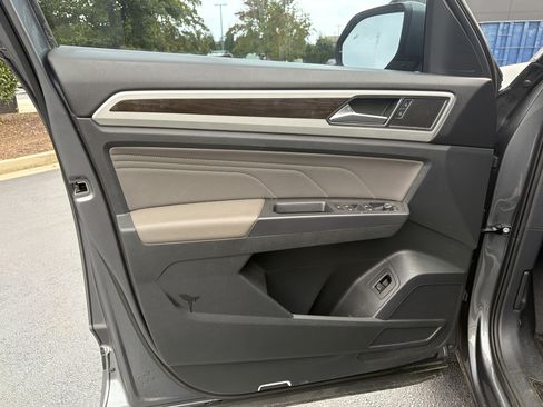 Used 2021 Volkswagen Atlas SE FWD image 16