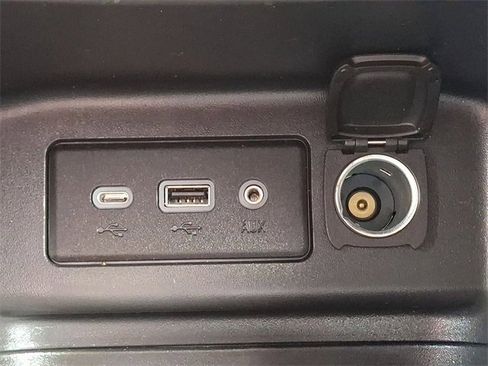 Used 2023 Chevrolet Equinox LT image 33