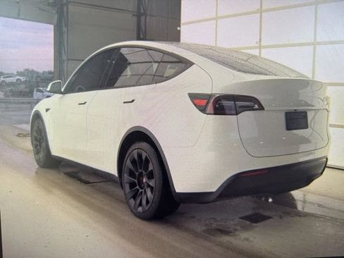 Used 2021 Tesla Model Y Long Range AWD/4WD image 4