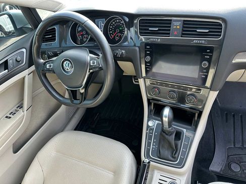 Used 2019 Volkswagen Golf Alltrack SE image 11