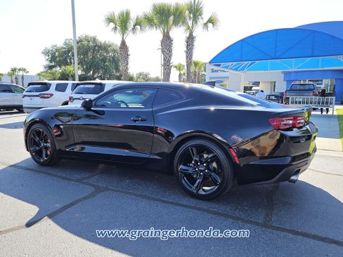 Used 2021 Chevrolet Camaro LT w/ Technology Package RWD image 3