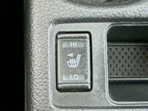 Used 2019 Nissan Rogue SV image 19