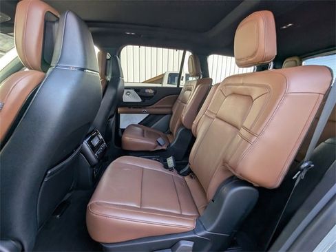 Used 2021 Lincoln Aviator Reserve w/ Equipment Group 201A image 17