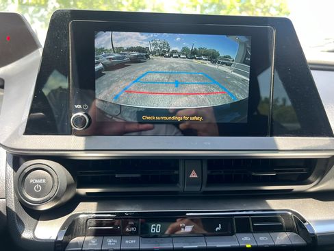 Used 2024 Toyota Prius LE FWD image 38