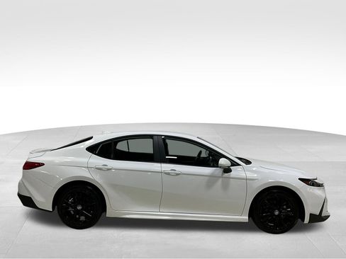 Used 2025 Toyota Camry SE FWD image 4