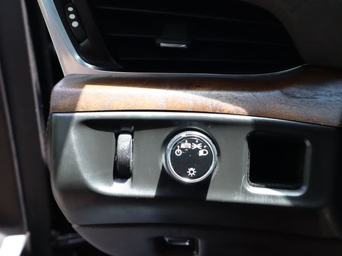 Used 2017 Cadillac Escalade Premium Luxury RWD image 29