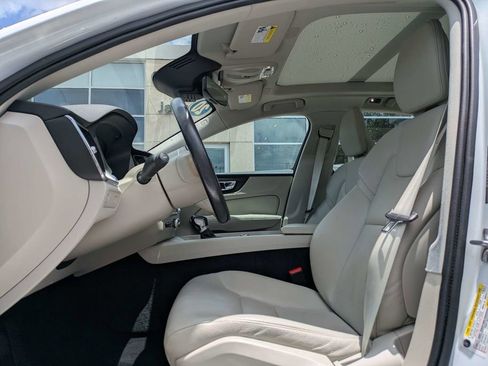 Used 2020 Volvo S60 T5 Momentum FWD image 2