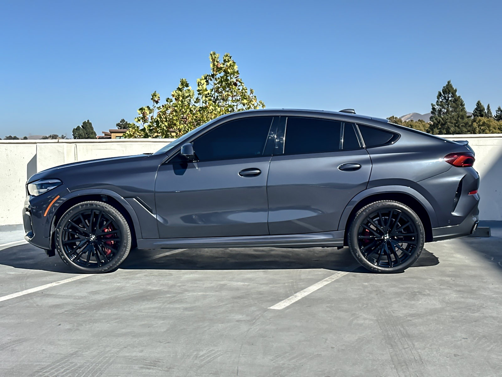 Used 2022 BMW X6 M50i w/ Premium Package AWD/4WD image 3