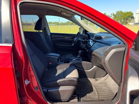 Used 2017 Nissan Rogue SV AWD/4WD image 29