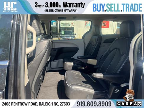 Used 2017 Chrysler Pacifica Limited FWD image 16