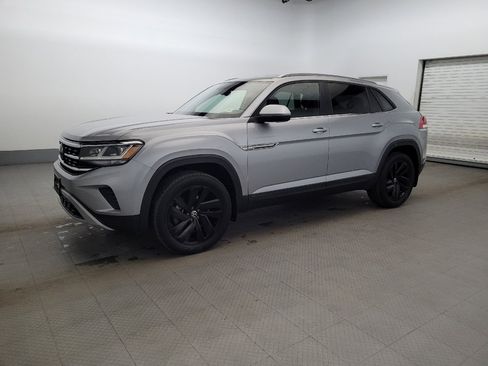 Used 2022 Volkswagen Atlas Cross Sport SE image 2