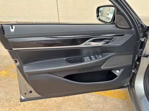Used 2022 BMW 740i w/ M Sport Package RWD image 47