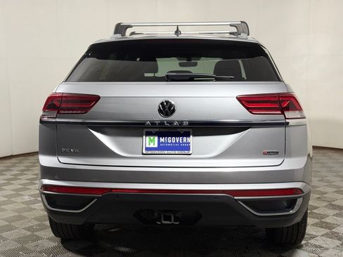Used 2022 Volkswagen Atlas Cross Sport SE w/ Black Wheel Package AWD/4WD image 5